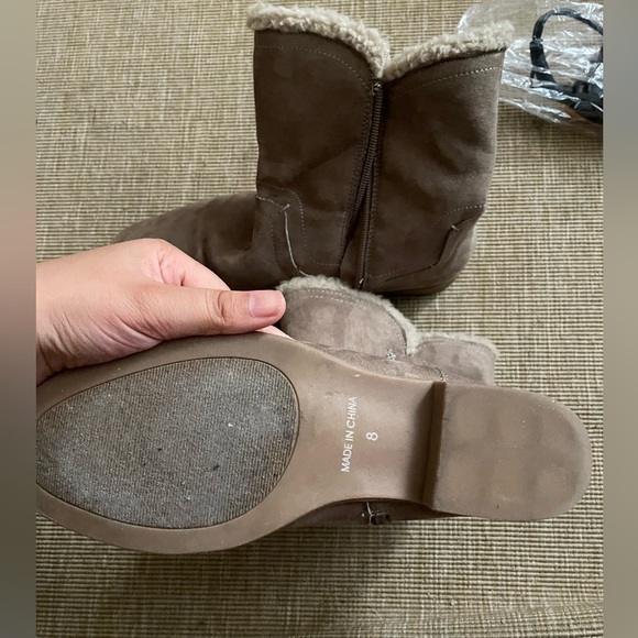 COWGIRL styled boots with fluff on the inside. Nice winter boots. Western vibes - Picture 4 of 4